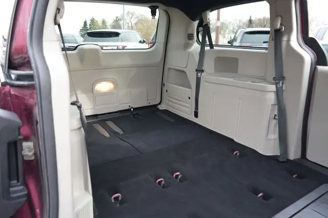 2018 Dodge Grand Caravan SXT Premium Plus WITH STOW & GO in Cars & Trucks in Red Deer - Image 22