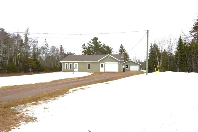 Cap-Pele - Bungalow with Att Garage and Dld Garage $339,900!