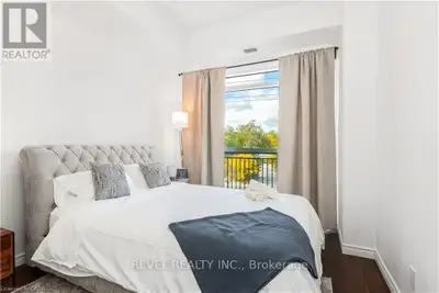 Move right into this FULLY FURNISHED, 1+DEN condo at 34 Plains Road E in Aldershot-available immedia...