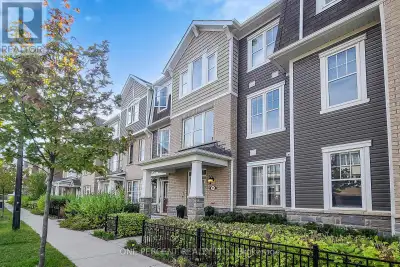 Rare Stunning 2087 SQ ft 4 Bedroom Freehold Town House. This Large Spacious Bright Sunny open concep...