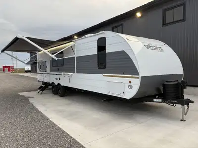 Specifications and Features: Exterior Length: 32.75 ft Dry Weight: 6,288 lbs GVWR: 7,785 lbs Hitch W...