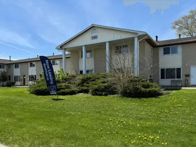 Three Bedroom Townhome beside No Frills!