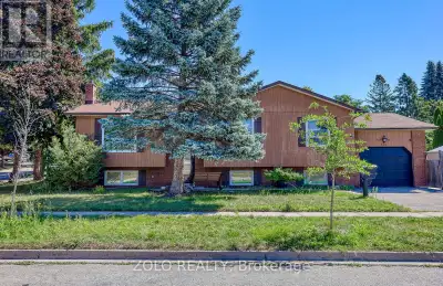 Stunning well designed bright 3 bedroom home. In the sought after Amberlea family Community. Open co...