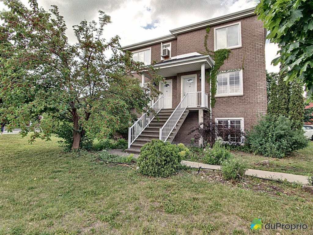 $3,300,000 - Triplex for sale in Candiac — photo 1