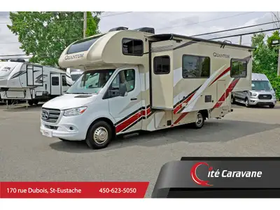 Quantum Class C RV Modèle KM24 mesure environ 25 pieds 6 pouces de longueur avec une extension a mur...