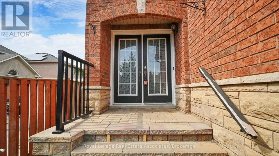 UPPER - 3285 APRICOT STREET Mississauga (Lisgar), Ontario 3