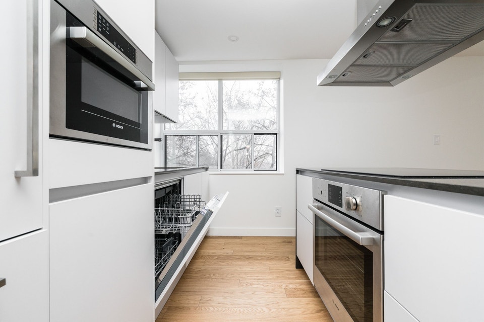 renovated two bedroom - ID 4738 3