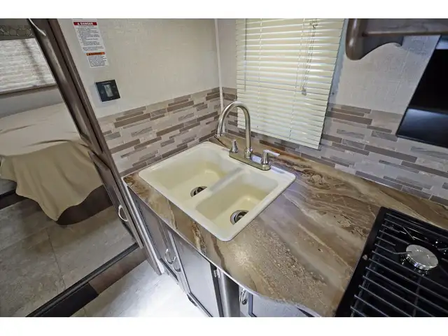 2020 Coachmen Freelander 26DS 1 extension Classe C 27 pieds in RVs & Motorhomes in Laval / North Shore - Image 10