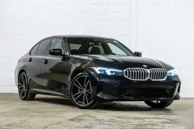 *English below* *Français:* Cette BMW 330i xDrive 2023 affichant 38 982 km, provenant d'un seul prop...