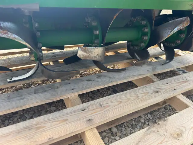 John Deere 647 Rototiller in Lawnmowers & Leaf Blowers in Red Deer - Image 4