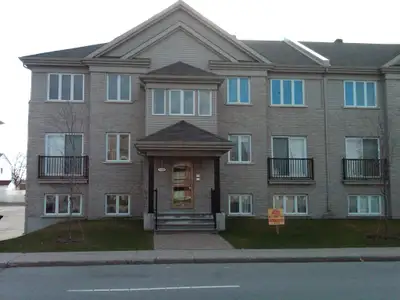Appartement - 3 - Laval - 2 Chambre(s) à Coucher - 1 Salle(s) de Bain - $1,775 /mo 3770-3 bl. Dagena...