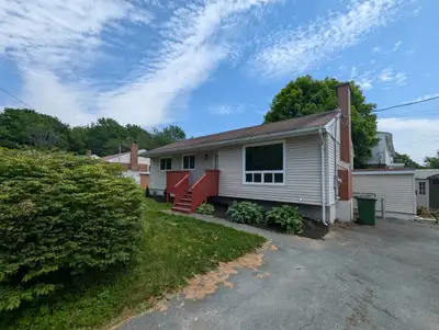 25-060 Lovely flat in Dartmouth. Utilities included.