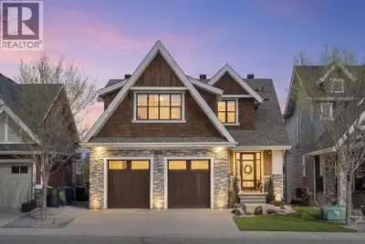 Open House: May 16, 2-4pm & May 17, 10-12pm. Hello, Gorgeous! Welcome to this extraordinary executiv...