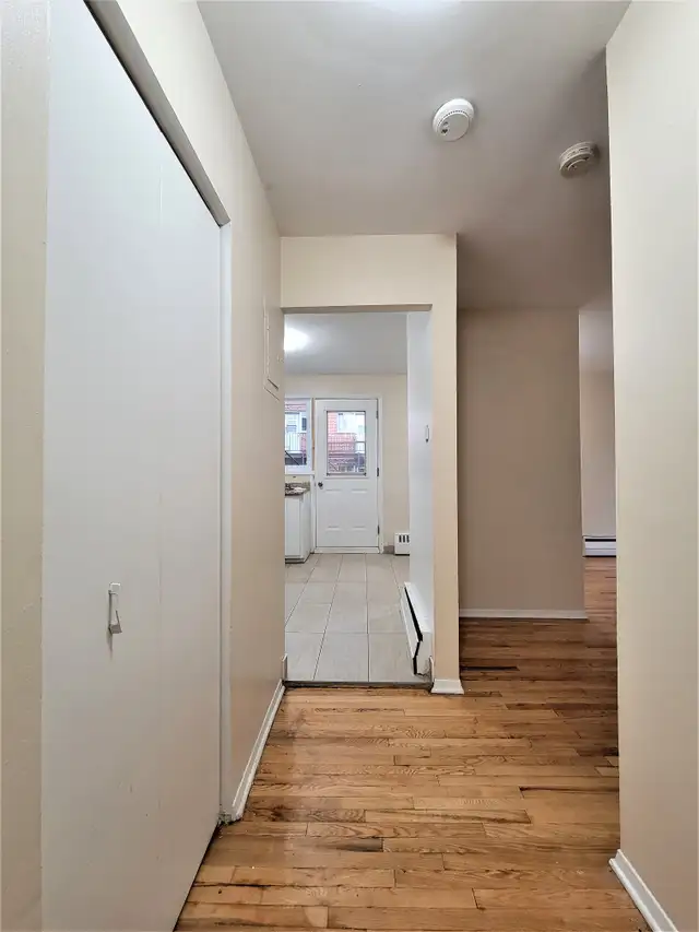 3 1/2 FOR RENT BOISBRIAND - RENOVATED, SPACIOUS, WITH WASHER AND DRYER63417636900355124