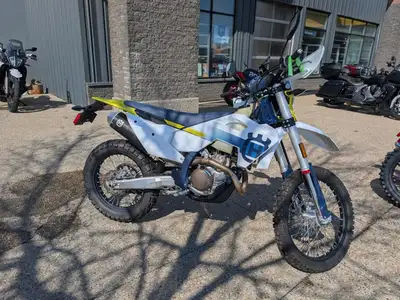 Price does not include $299 dealer fee and taxes 2024 Husqvarna FE 501s with only 180 km's. Like new...