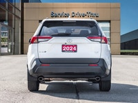 *Sunroof, Heated Steering Wheel, Power Liftgate, Heated Seats, Aluminum Wheels!* With rugged capabil... (image 5)