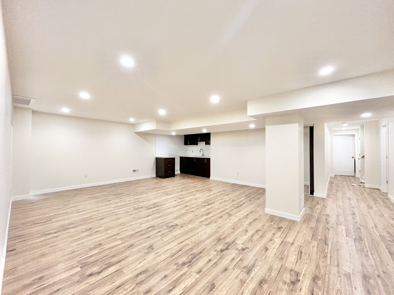 2 BED 1 BATHROOM 1300 SQF LEGAL BASENT FOR RENT Long Term Rentals
