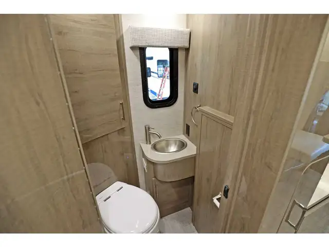 2023 Entegra Coach Qwest 24N B+ Mercedes turbo diesel 2023 NEUF in RVs & Motorhomes in Laval / North Shore - Image 16