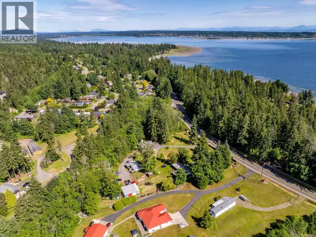 4399 Island Hwy S Courtenay, British Columbia in Houses for Sale in Comox / Courtenay / Cumberland - Image 8