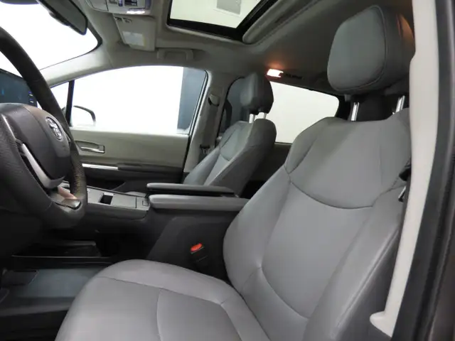 2024 TOYOTA SIENNA XLE HYBRIDE, 8 PASSAGERS, JAMAIS ACCIDENTÉ!!! in Cars & Trucks in City of Montréal - Image 17