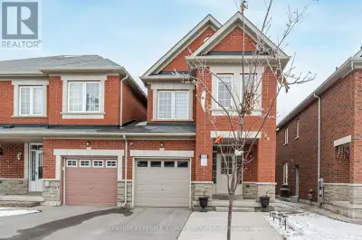 Very Spacious And Bright Corner Unit. Gorgeous Freehold Townhouse In Prestigious Richmond Hill " Jef...