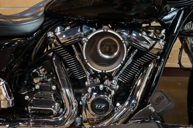 2018 Harley-Davidson FLHR - Road King in Sport Touring in Lethbridge - Image 6