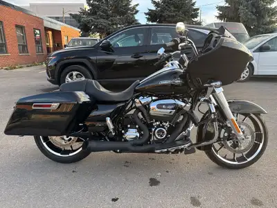 Check out this 2022 CANADIAN Harley-Davidson Road Glide 107ci with only 2,164kms. Be sure to follow...