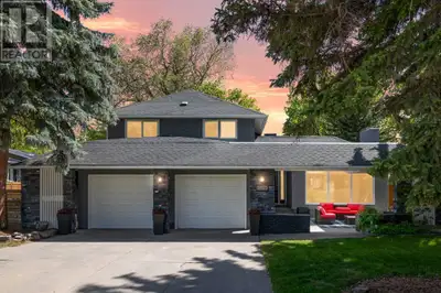 **3,083 TOTAL SQ.FT. | 4-BED | 3.5 BATH | MASSIVE LOT + RV PARKING | BACKING ONTO GREENSPACE | GOLF...
