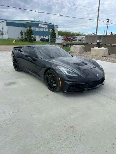 2014 C7 Chevrolet Corvette Stingray Z51 3lt tangra top with carbon and more. Active Alberta Title Re...