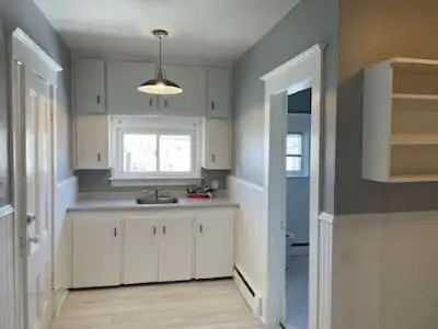 Bright and spacious 1 bedroom plus den unit available Aug 1st on the East Side This unit offers a br...