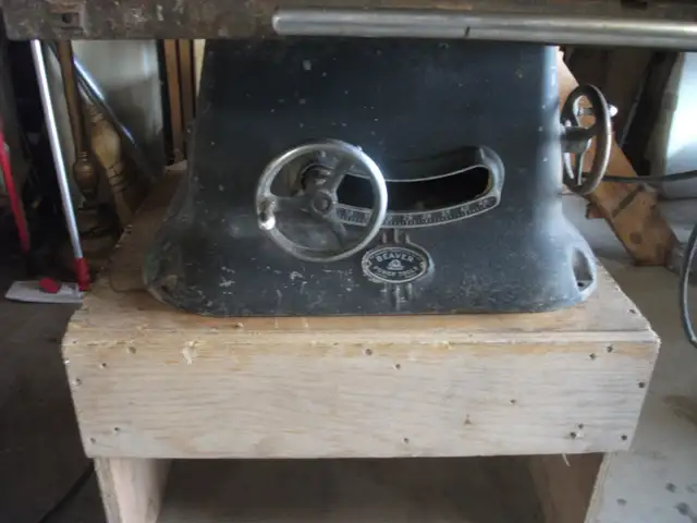 Vintage Beaver Table Saw in Power Tools in Belleville - Image 5