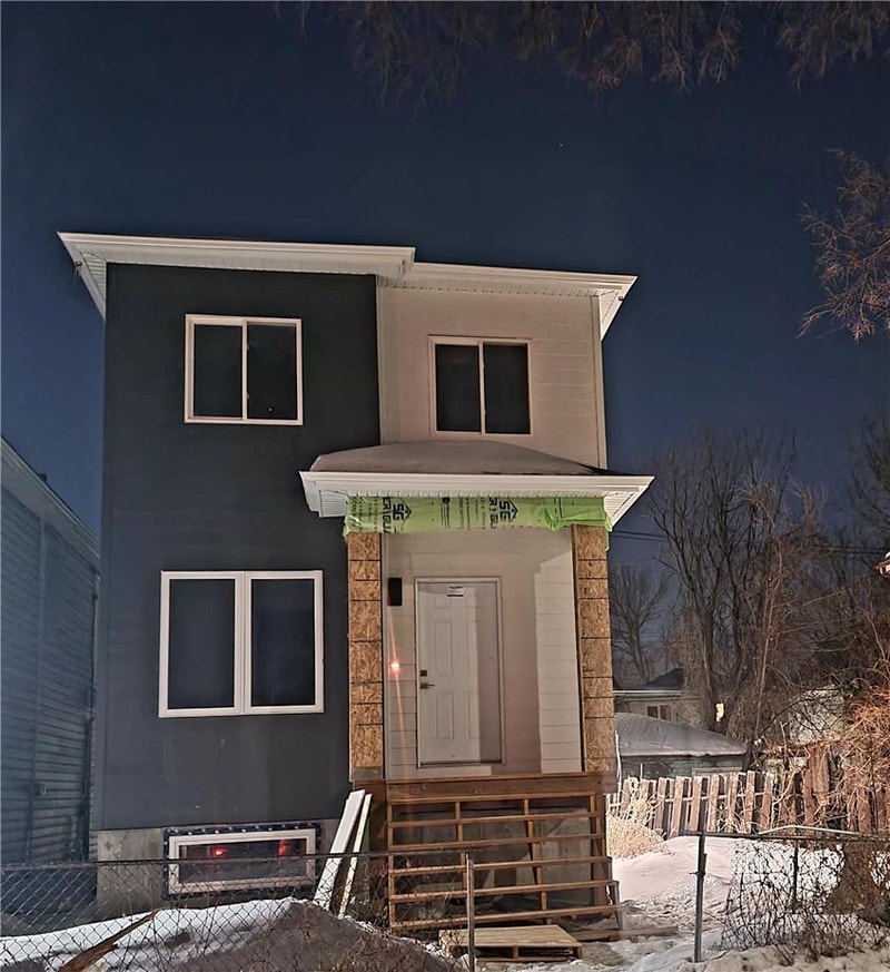 169.9k/3br, 577 Lipton ST, Winnipeg, MB, R2G2H5