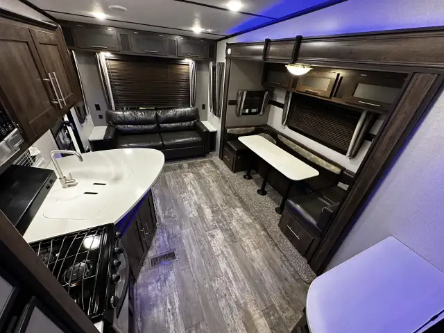 2018 ,Crossroads RV,Volante 240RL in Travel Trailers & Campers in Saskatoon - Image 9