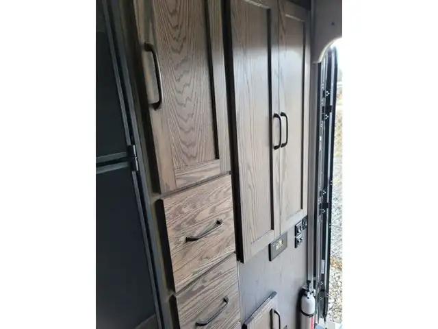 2025 Northern Lite Limited Edition 10-2EXLEDB Face-to-Face Dinet in Travel Trailers & Campers in Penticton - Image 12