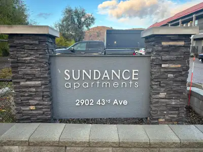 Freshly painted one bedroom apartment located at Sundance on 43rd Avenue. New fridge & stove. Coin L...