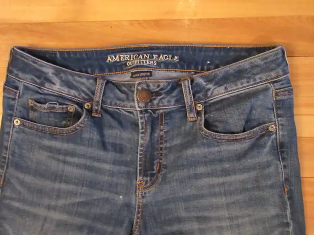 American Eagle Fave Boyfriend Jeans Women Stone Wash Denim in Women's - Bottoms in City of Montréal - Image 3