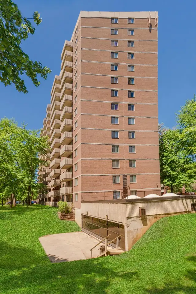 Hi-Rise 4 - 2 Bedroom Apartment for Rent in Long Term Rentals in City of Montréal - Image 14