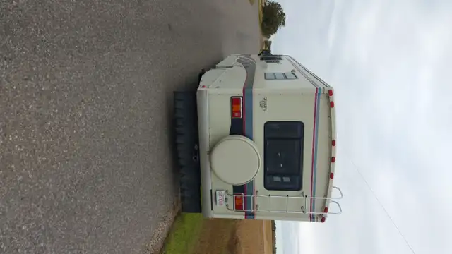 1994 30' Fleetwood Coronado Class A Motorhome in RVs & Motorhomes in Strathcona County - Image 4