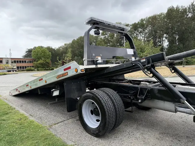 2022 Ford F600 XLT 4x4 20 Foot Roll Off Flatdeck Tow Truck in Heavy Trucks in Regina - Image 16