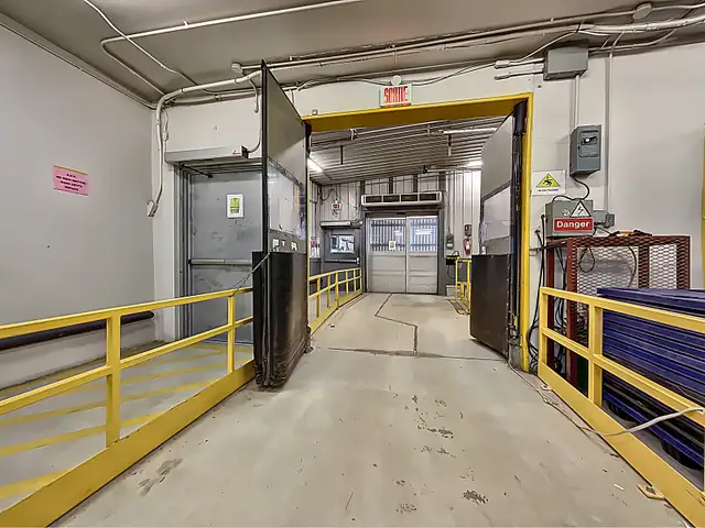 LOCAL INDUSTRIEL À LOUER À JONQUIÈRE – DE 400 À 10 500 PI² in Storage & Parking for Rent in Saguenay - Image 11