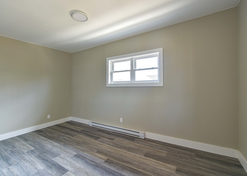 Beautiful, Newly Renovated 1 Bed Main Floor Unit 4