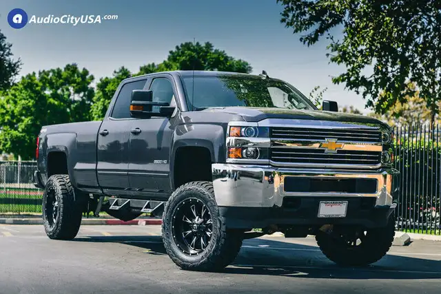 Chevrolet Silverado 2500HD 20x10" Wheels + Tires + Suspension Pa in Other Parts & Accessories in Hamilton - Image 2