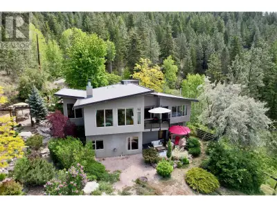 Just minutes from the city of Vernon BC, this stunning property offers expansive views of Okanagan l...