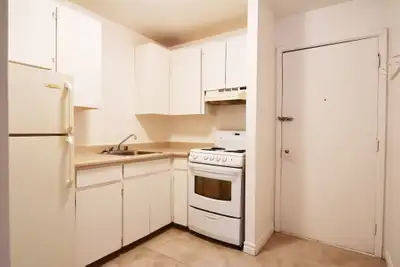 1 1/2 rue Du Fleuve dans le secteur de Beauport Appartement chauffé et éclairé Semi-meublé Accès fac...