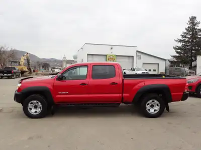 VERY CLEAN, RUNS GREAT, WE INSPECT OUR VEHICLES FOR YOUR SAFETY, DEALER # 40070