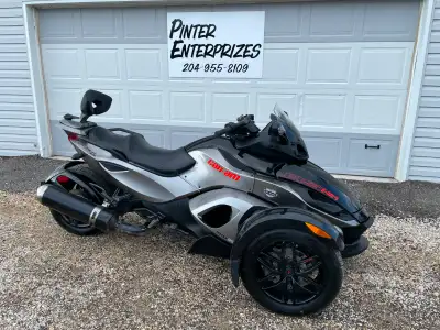 2012 CAN AM SPYDER RS-S 48000 HWY KM 5 SPEED (SE5) MAGNESSIUUM/BLACK EDITION NEW TIRES FOX SHOCKS NE...