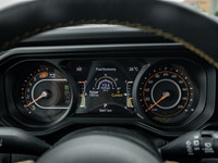 Welcome to Barrie Dodge Chrysler Jeep. SKY 1-TOUCH POWER TOP -inc: Removable Rear Glass Quarter Pane... (image 3)