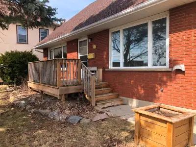 RENOVATED CARPET FREE ONE BEDROOM UNIT