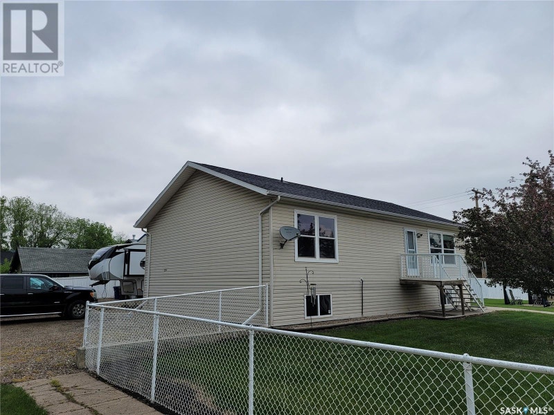 210 4th STREET E Meadow Lake, Saskatchewan Houses for Sale Prince