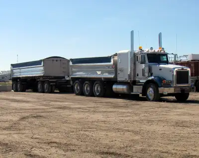 2010 Peterbilt 367 Tri Drive Body Job with Quad Wagon - Cat C15 550 HP - 941,438 kms - 23,553 Hours...